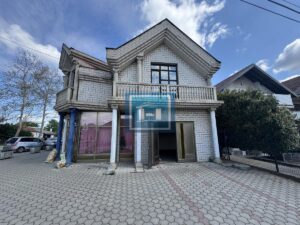 Stambeno poslovni objekat od 885m2 sa 4 lokala