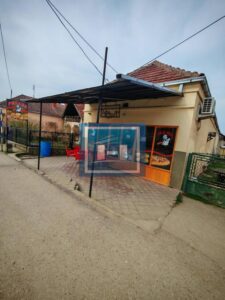 Kuća sa poslovnim prostorom na glavnom putu