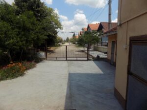 3 kuće u dvoruštu/Kružni tok
