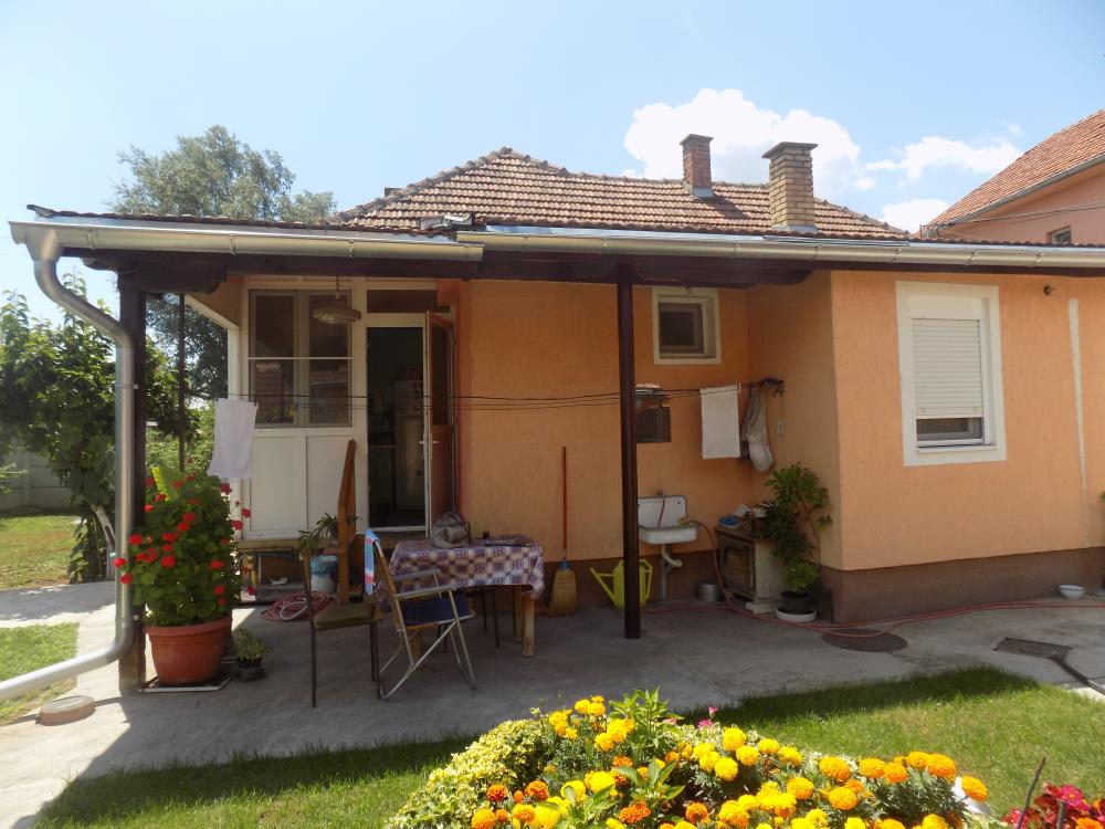 3 kuće u dvoruštu/Kružni tok