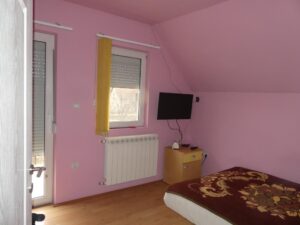 Kuća novije gradnje, okolina Jagodine