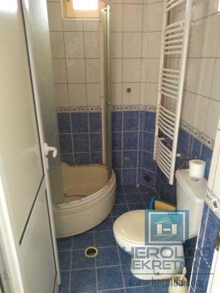 odlicna kuca sa placem u mirnom kraju