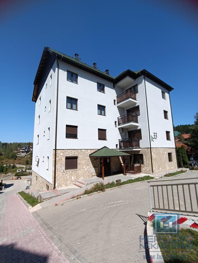 Na prodaju potpuno opremljen apartman na Zlatiboru
