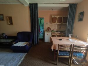 Prelepa parcela od 70 ari sa objektom u selu Lovci