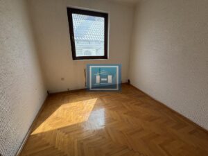 Stambeno poslovni objekat od 885m2 sa 4 lokala