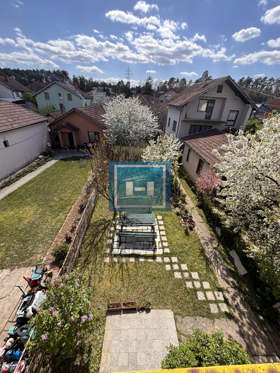 Kuća za više članova ili dve porodice u gradu