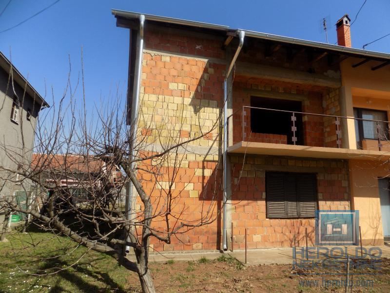 Na prodaju nezavršena kuća