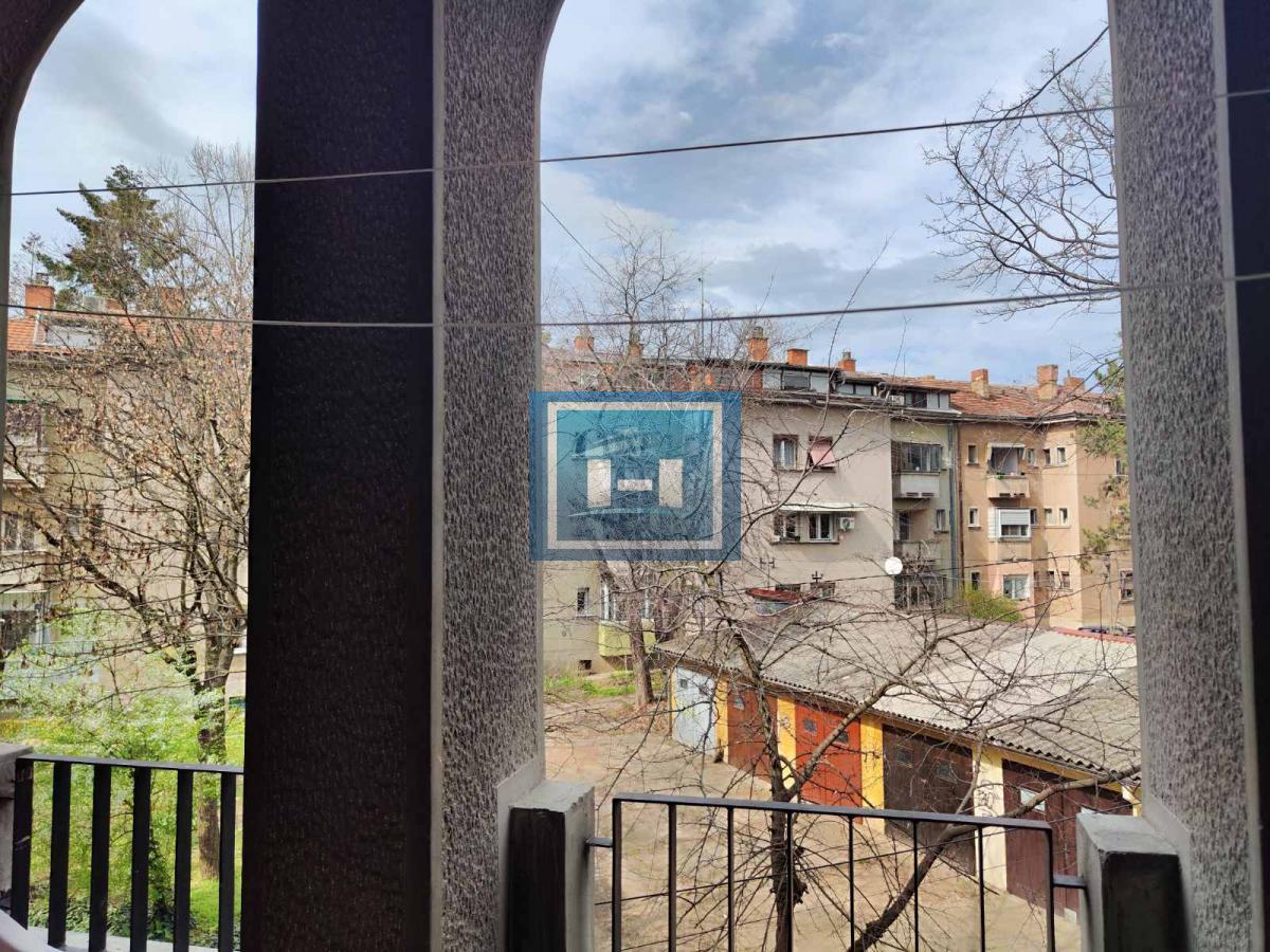 Trosoban stan na prvom spratu u Moravskom stilu u centru Jagodine