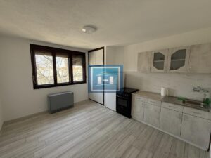 Renoviran stan na mirnoj lokaciji – spreman za useljenje