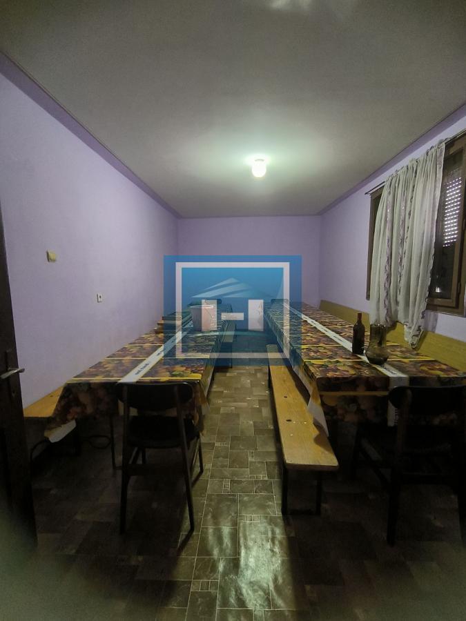 Kuća sa velikim zemljištem!