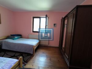 Kompletno imanje sa dve kuće, voćnjakom i pomoćnim objektima – sve na jednom mestu!