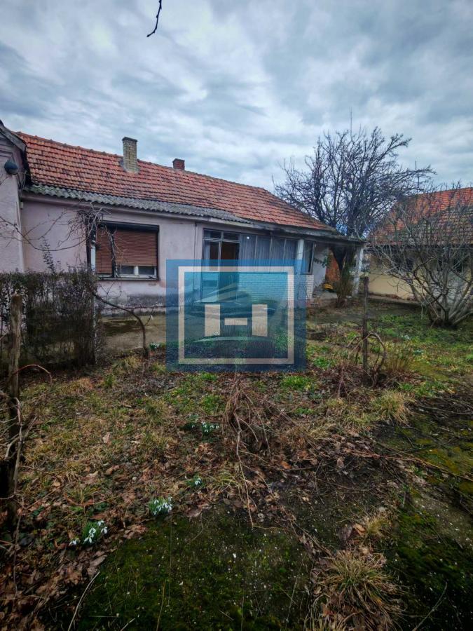 Starija kuća do glavnog puta