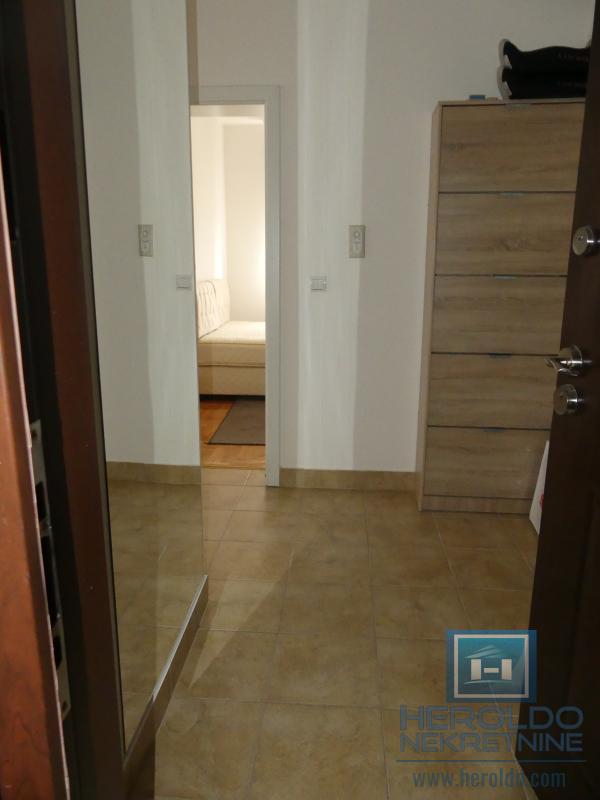 Komforan četvorosoban stan u Plavuši, Jagodina