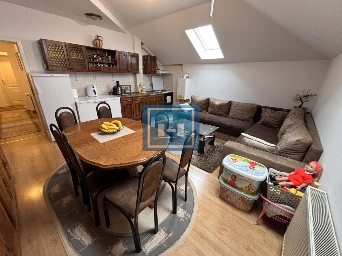 Dvosoban stan u potkrovlju ! Postoji mogućnost kupovine preko kredita!!