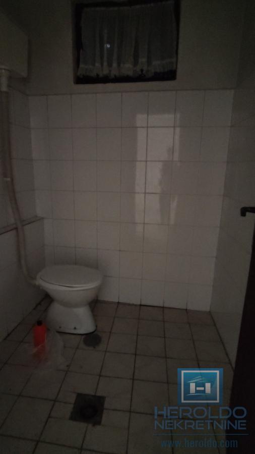 Poslovni prostor u centru Rekovca