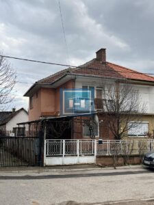 Starija kuća(vertikala)za renoviranje blizu centra grada