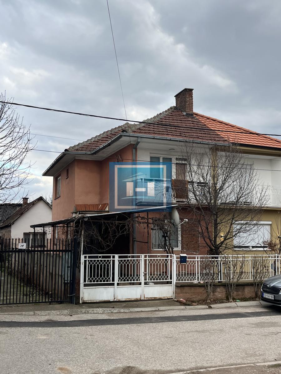 Starija kuća(vertikala)za renoviranje blizu centra grada