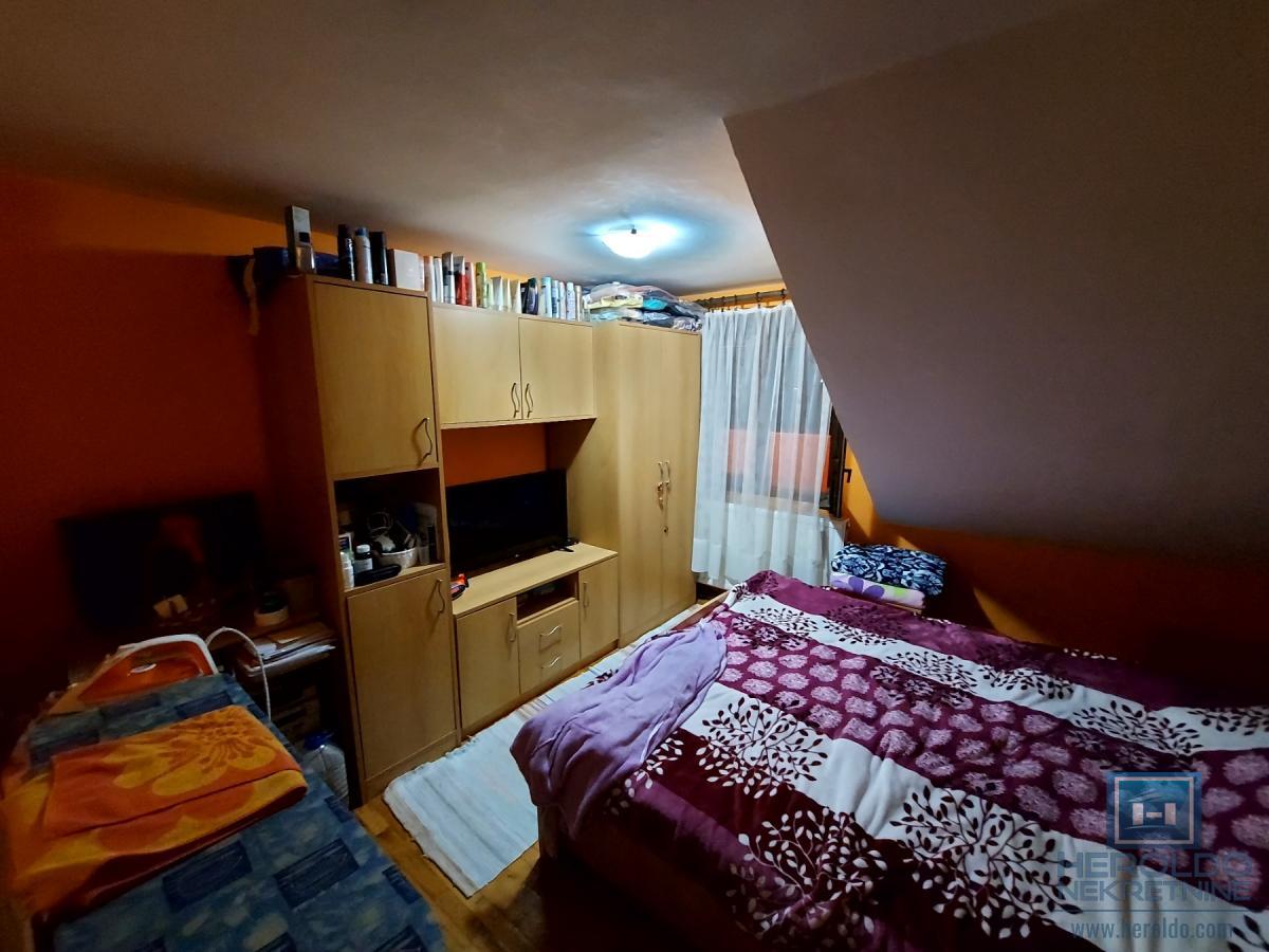 Trosoban stan od 77m2 na pijaci