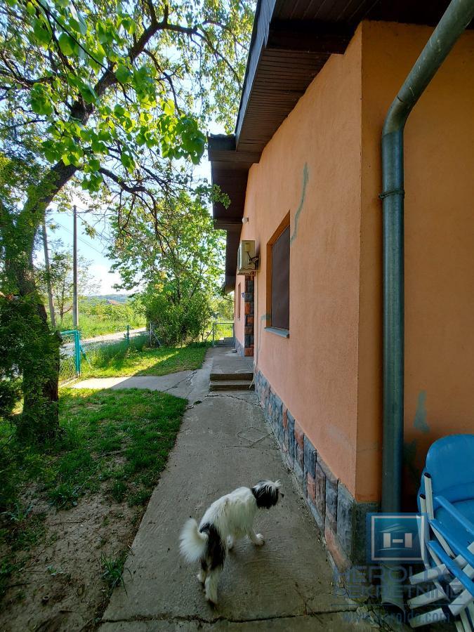 Kuća od 120m2 u naselju Kupusara na 7.39a placa