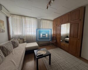 Kompletno renoviran i namešten stan na prvom spratu u centru