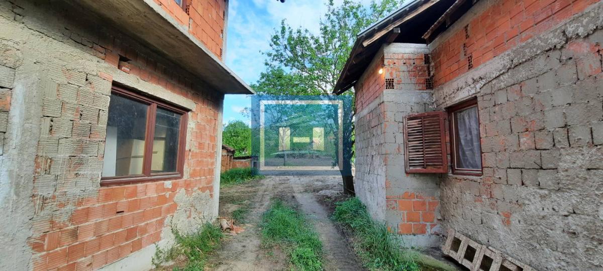 Prostrana seoska kuća u Majuru