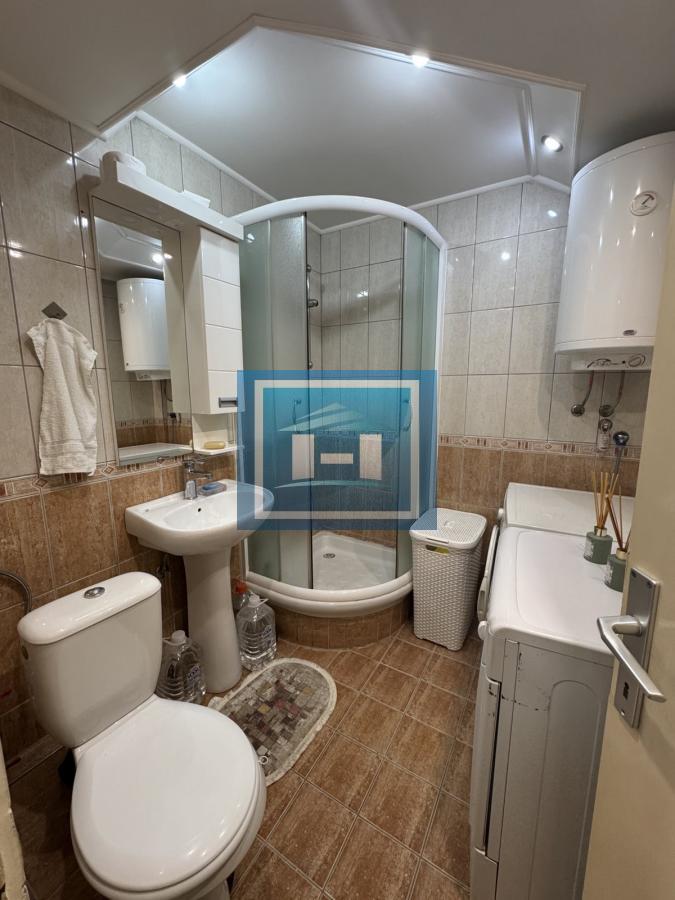 Kompletno renoviran i namešten stan na prvom spratu u centru