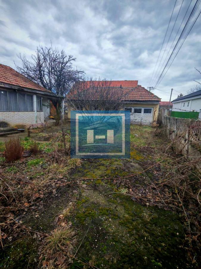 Starija kuća do glavnog puta