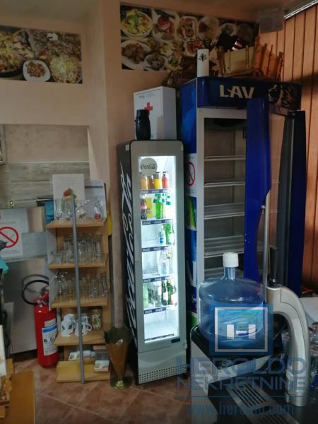 hitna prodaja dva spojena lokala povoljno u centru grada!!!