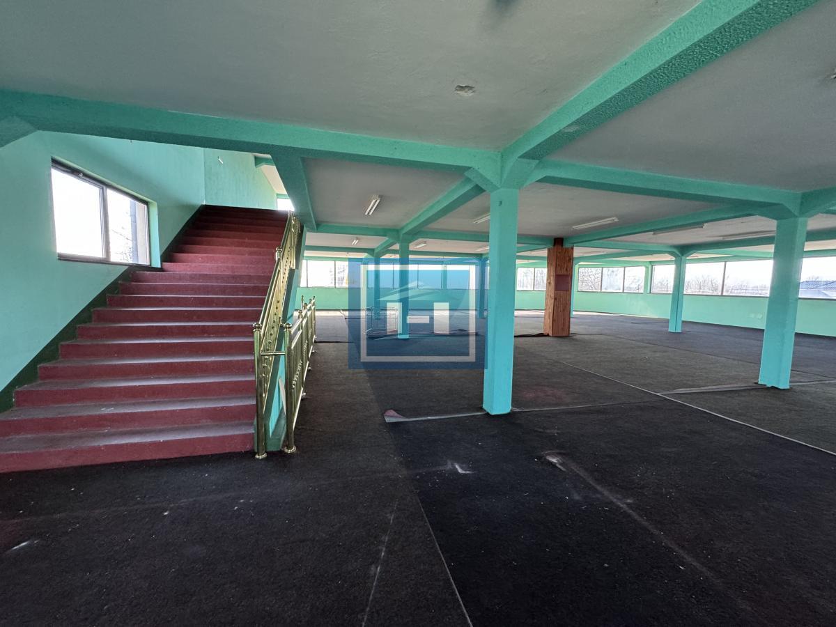 Izdaje se poslovni prostor 1300m² u Supskoj – tri etaže, šleperski prilaz, parking za 30 vozila