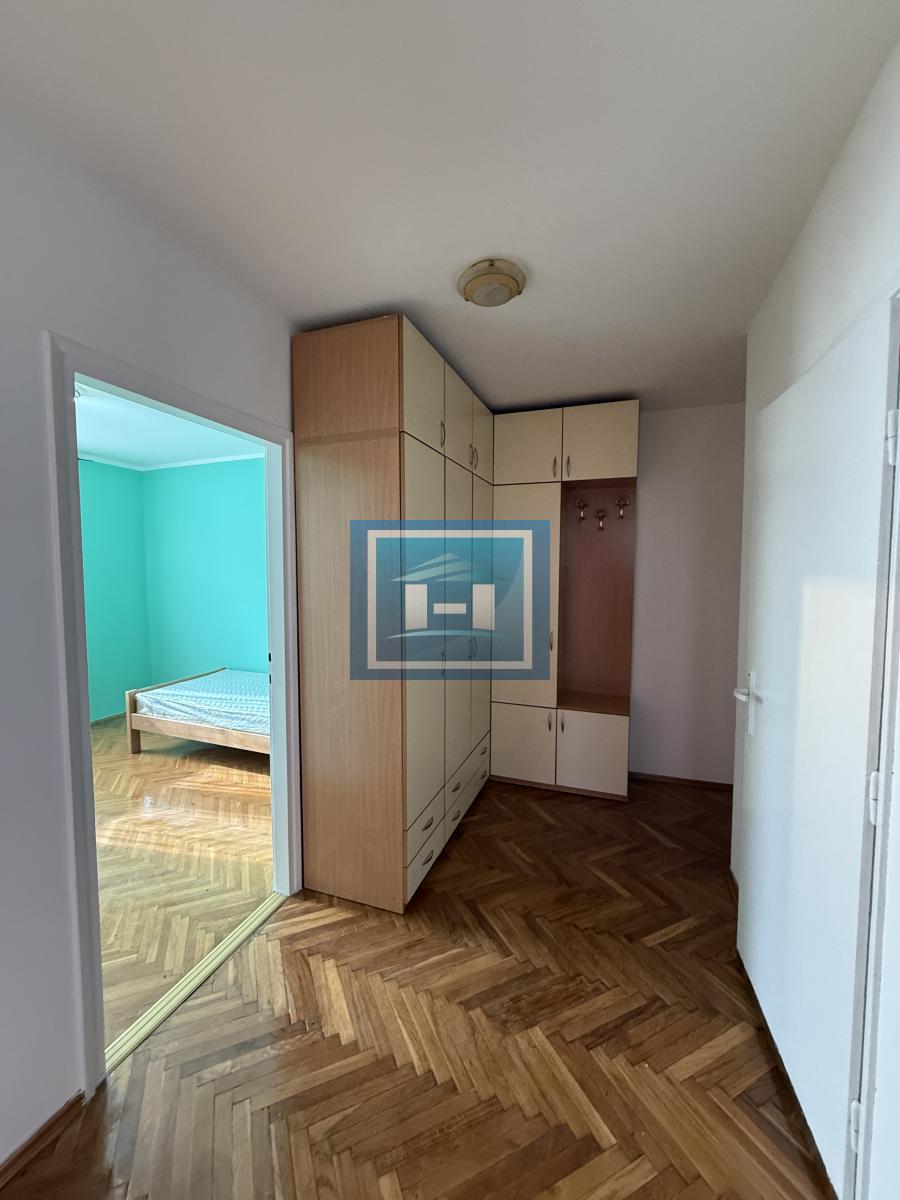 IDEALNO ZA STUDENTE – dvosoban stan 52 m² blizu fakulteta, namešten