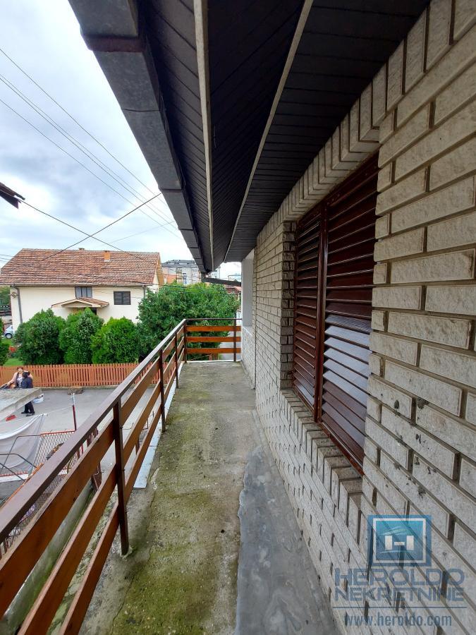 Prostrana kuća za adaptaciju