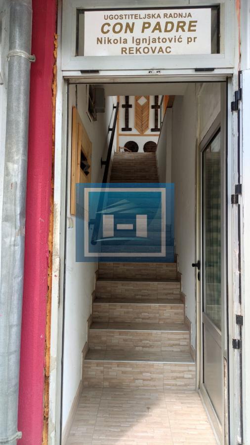 Stambeno-poslovni objekat u centru Rekovca po ceni 300eur/m2