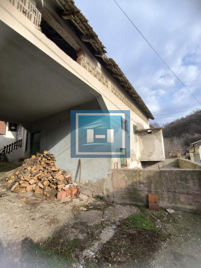 Kuća sa velikim zemljištem!