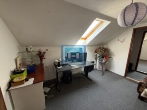 Na prodaju porodična kuća sa pomoćnim objektom – mirna lokacija, odličan potencijal