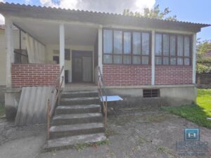 Prelepa parcela od 70 ari sa objektom u selu Lovci