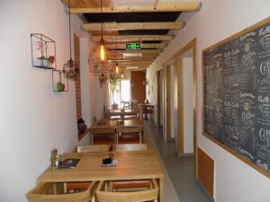 Lokal kod srednjih škola-pod zakupom oba lokala