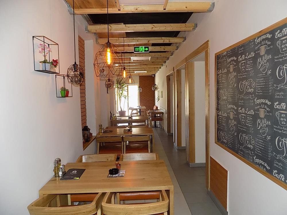 Lokal kod srednjih škola-pod zakupom oba lokala