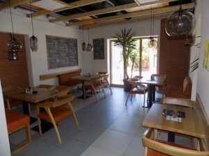 Lokal kod srednjih škola-pod zakupom oba lokala