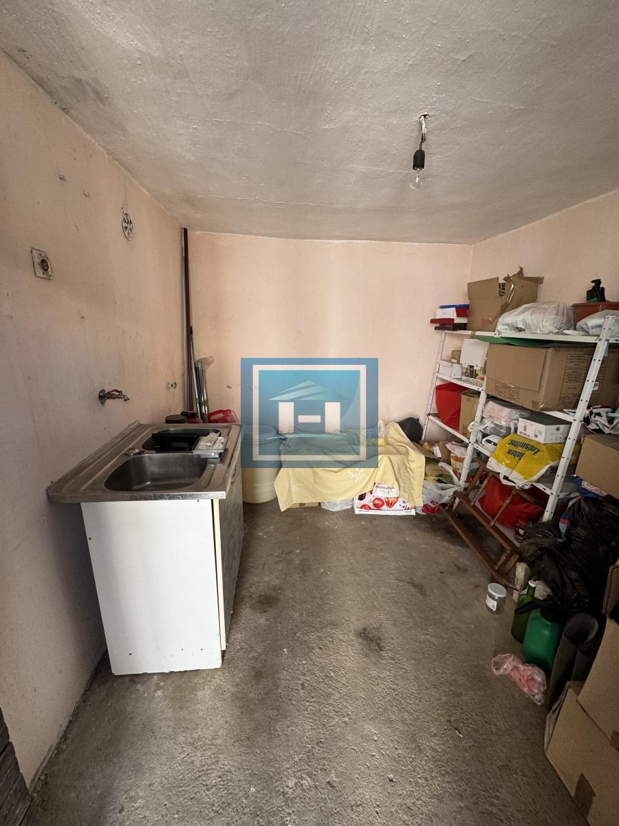 26,27 ARI. KUĆA. POMOĆNI OBJEKTI. I VELIKA MORAVA NA 150 METARA.