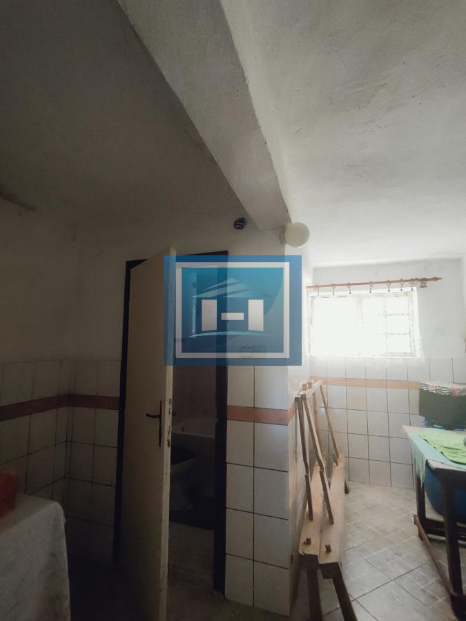Porodična seoska kuća sa većom parcelom na 2 km od grada