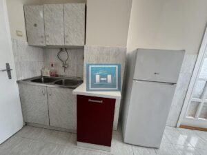 Kompletno namešten stan 57 m² na glavnoj ulici – odmah useljiv!