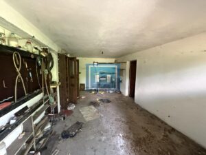 Kuća i parcela sa velikim potencijalom na odličnoj lokaciji