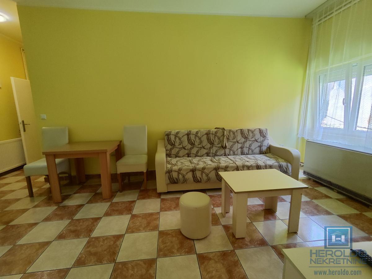 Jednosoban stan u centru, prizemlje
