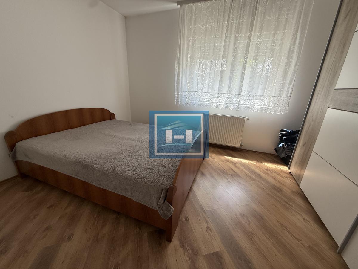 Ne propustite! Stan sa savršenim rasporedom i terasom u prizemlju!
