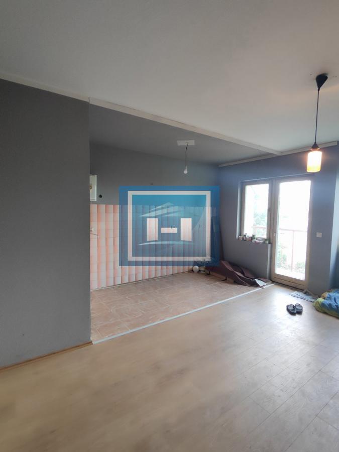 Stan od 45m2 sa garažom i ostavom od 35m2 na Strelištu