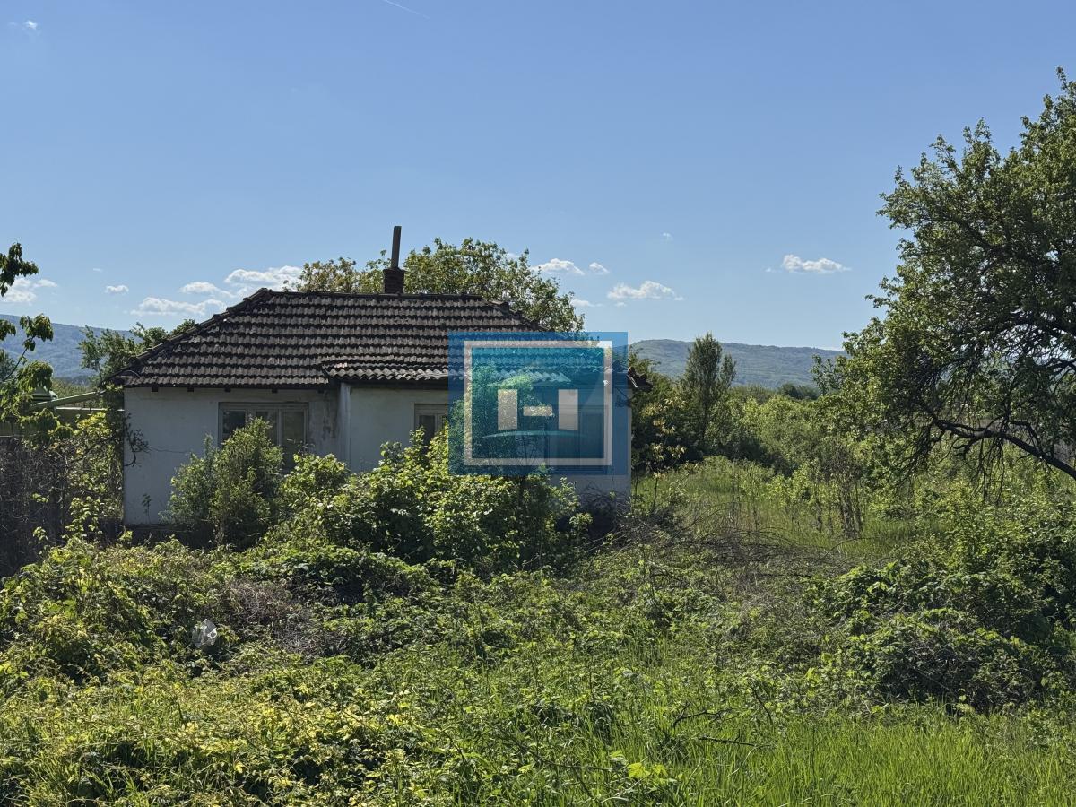 Kuća 53 m² sa 18 a placa u Tonji, Ćuprija