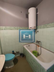 Stan od 45m2 sa garažom i ostavom od 35m2 na Strelištu