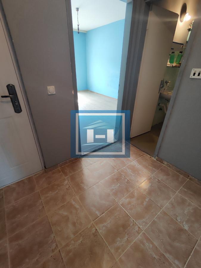 Stan od 45m2 sa garažom i ostavom od 35m2 na Strelištu