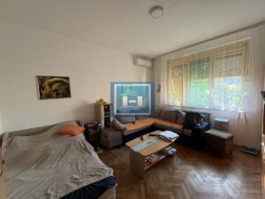 Stan u samom srcu grada – lokacija koja se retko pojavljuje na tržištu!