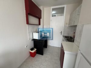 Kompletno namešten stan 57 m² na glavnoj ulici – odmah useljiv!